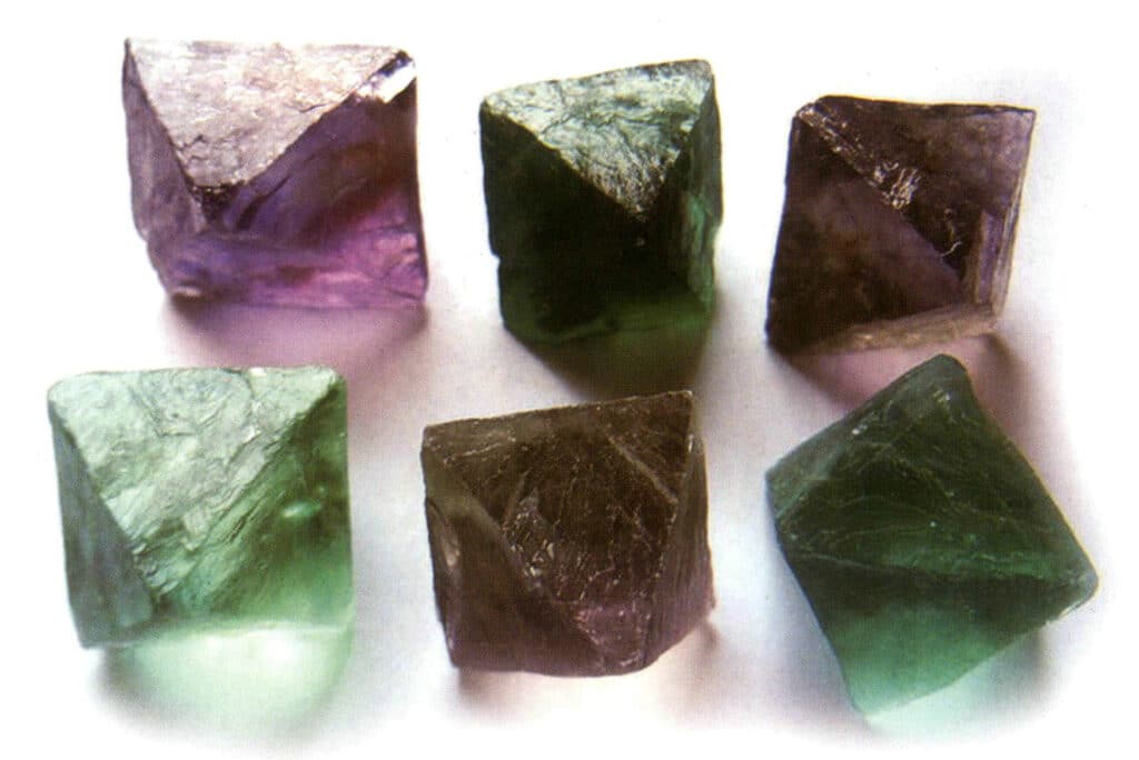 Рисунок 2-2-35 Кристалл флюорита