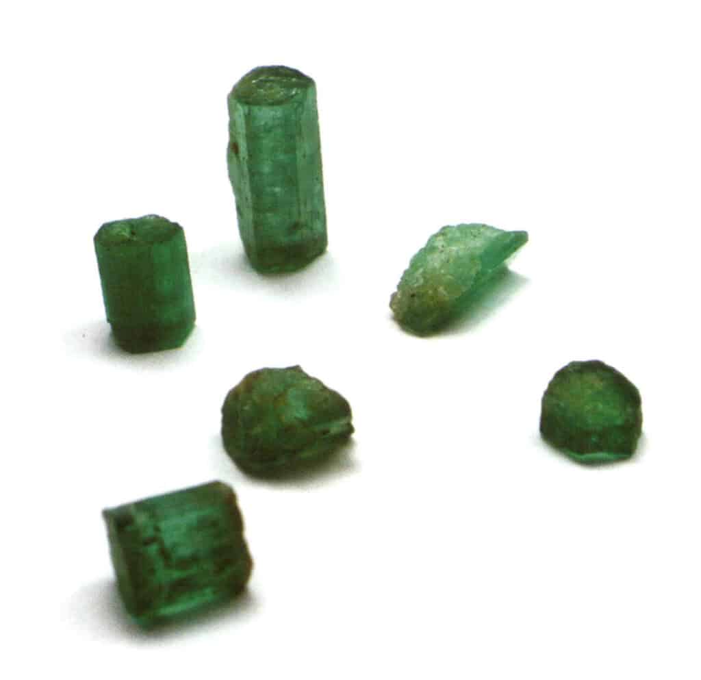 Рисунок 2-2-39 Распространенные формы кристаллов изумруда