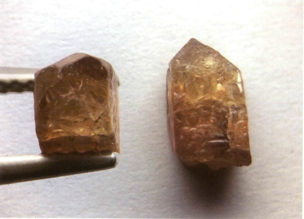 Рисунок 2-2-42 Кристалл циркона