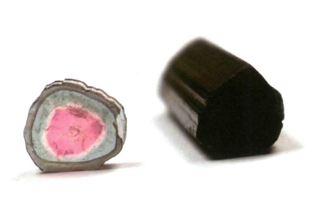 Рисунок 2-2-47 Кристалл турмалина