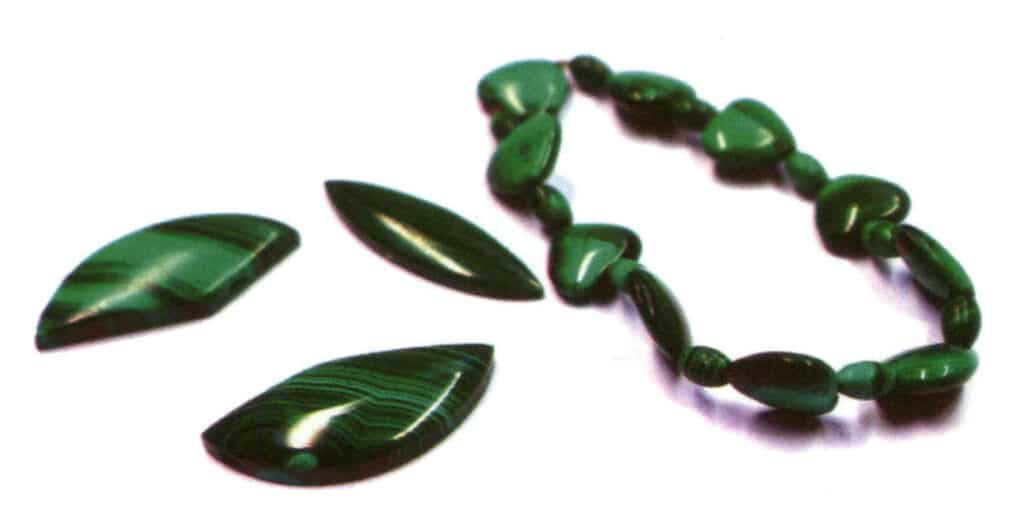 الشكل 2-3-10 معدن الملكيت المرجعي الأخضر القياسي