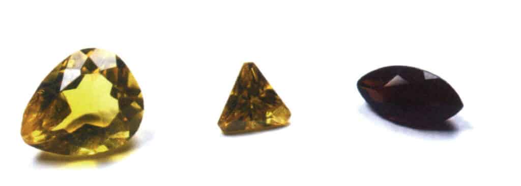 الشكل 2-3-37 على اليسار يوجد السترين، وفي الوسط يوجد السترين الصناعي