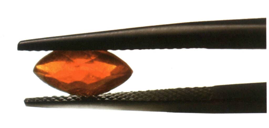 الشكل 2-3-39 شفاف (العقيق، الضوء المنقول).