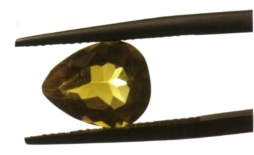 الشكل 2-3-38 شفاف (كريستال أصفر، ضوء منقول)