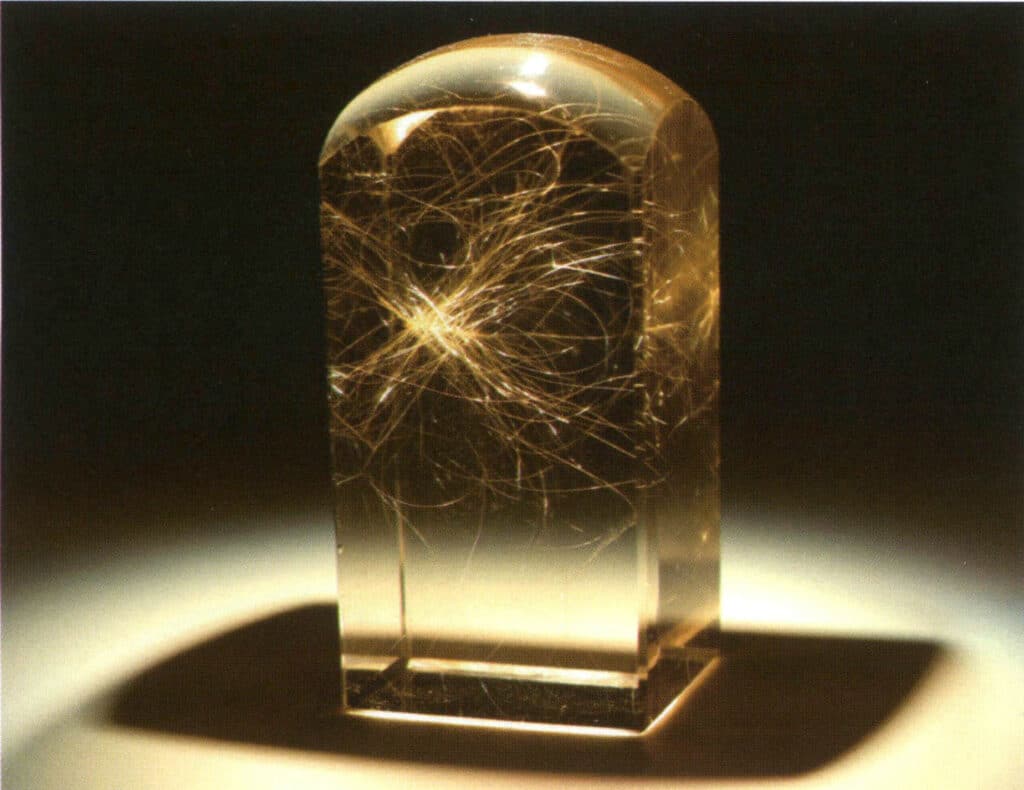 الشكل 2-3-73 الكوارتز الروتيلاتي