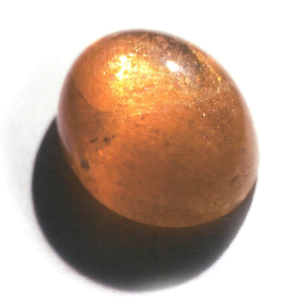 الشكل 2-3-76 حجر الشمس (برتقالي-أحمر، شفاف).