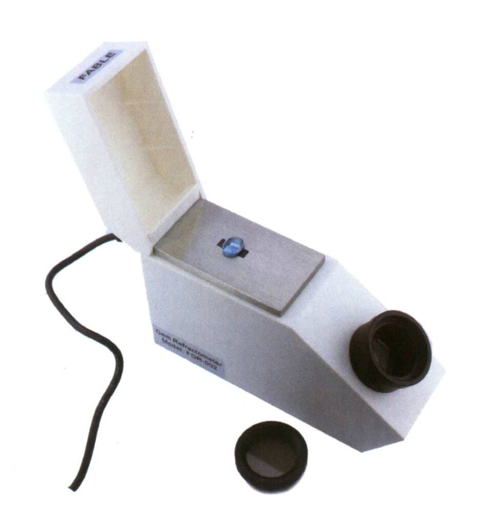 الشكل 2-3-111 مقياس الانكسار