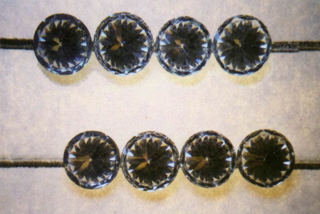 الشكل 2-3-119 لا يمكن رؤية الخطوط المستقيمة من خلال الماس.