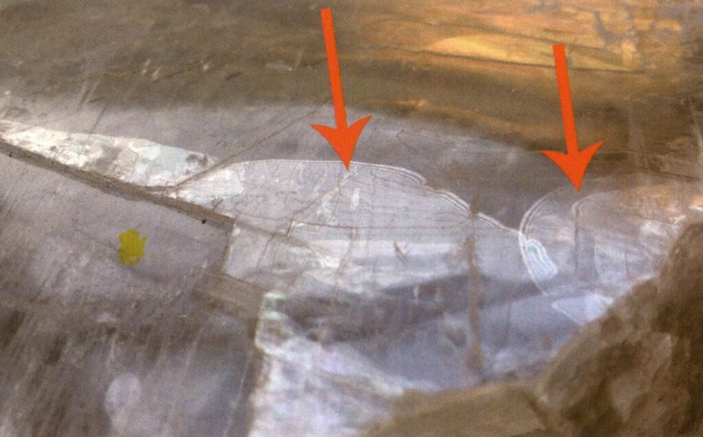 الشكل 2-4-5 ألوان التداخل بين طبقات الجبس ذات الانشقاق الكامل