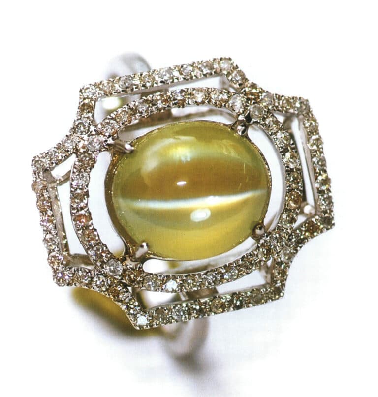 Anello con occhio di gatto in crisoberillo