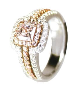 Anello con diamante rosa