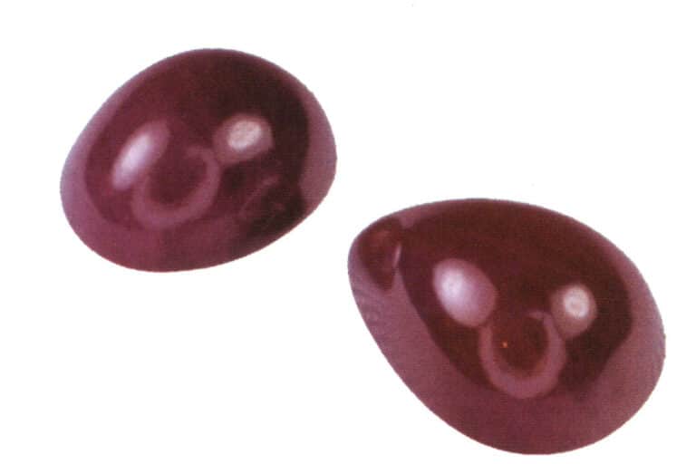 Rubino con volto cabochon proveniente dall'Africa