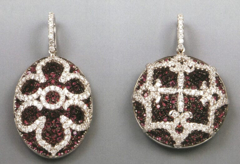 Piccoli orecchini di rubino