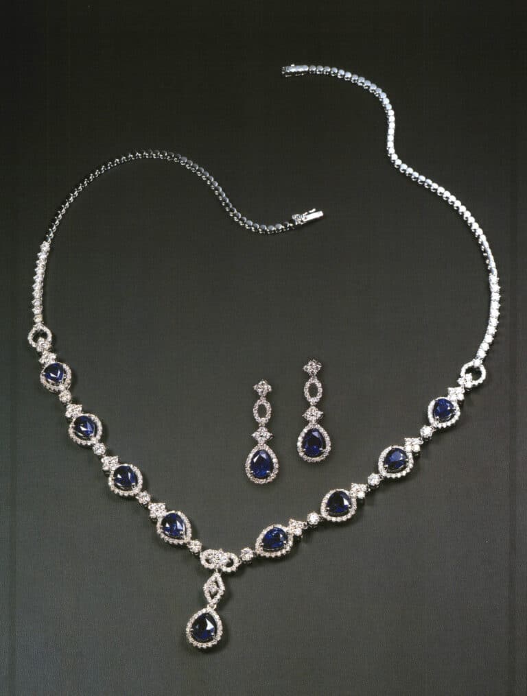 Set di gioielli in zaffiro dello Sri Lanka con catena e orecchini