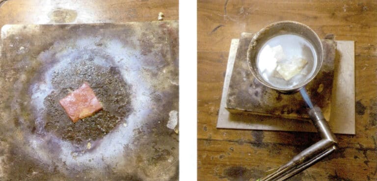 1. Heat the metal with fire to complete the wrinkling, and wait for the red color of the metal to fade before proceeding with quenching and alum cleaning.