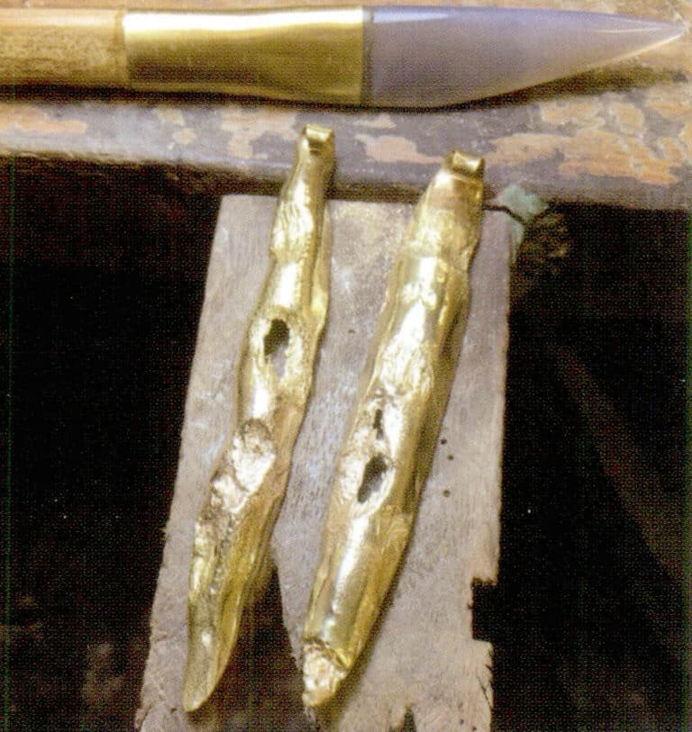 6. The golden bamboo shoot pendant is now complete.