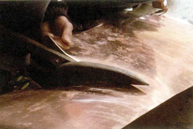 1. Shears Cutting Purple Copper Plate.