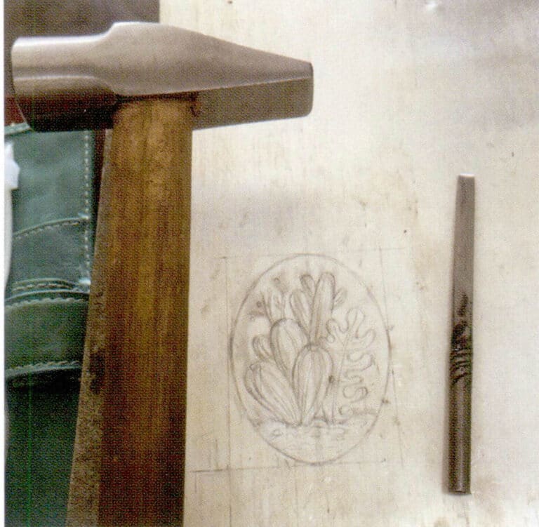 2. Sketch the pattern with a pencil on a silver plate.