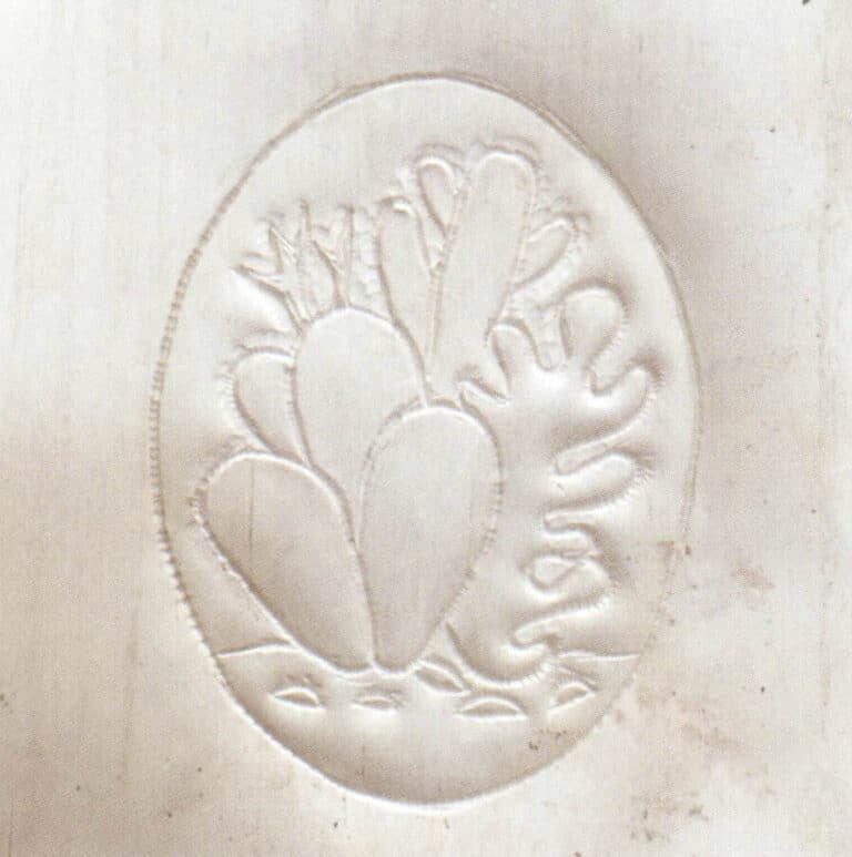 3. Sketch the pattern outline on the silver plate with alignment chisel and chisel hammer.