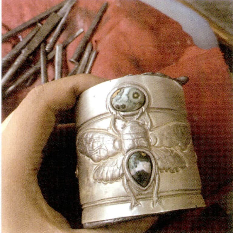 10. Place it into the gemstone, shaping.