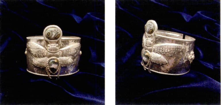 12. After the engraving, the lead is melted away, and the silver bracelet is removed. At this point, some lead marks may be left on the silver bracelet, which can be soaked in dilute nitric acid and washed clean with water. Cut off the excess silver, and finally polish and buff it; the bracelet is finished.