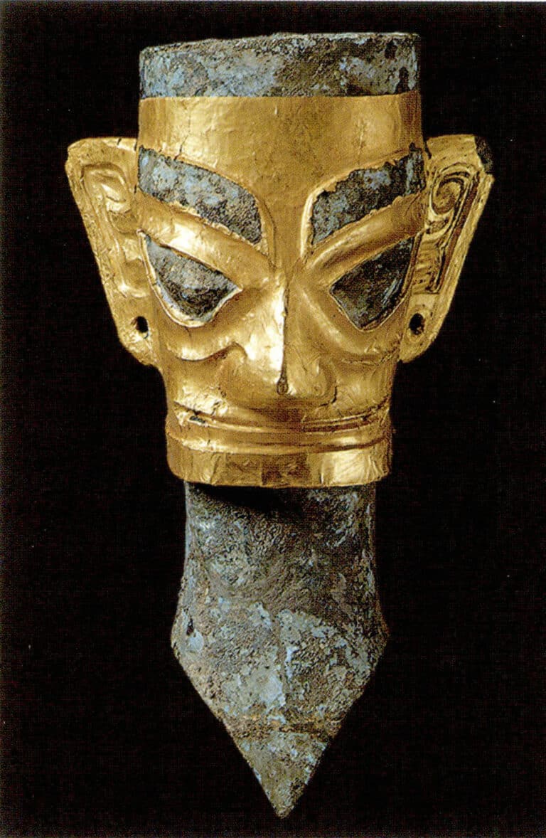 [Testa umana in bronzo con maschera d'oro, rinvenuta a Sanxingdui, Guanghan, Sichuan