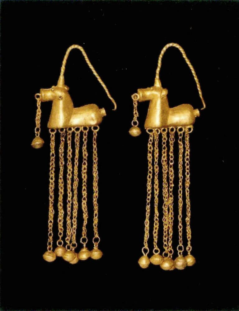 [Orecchino d'oro a forma di cavallo, V-III secolo a.C.