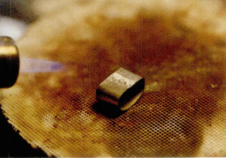 3. Сварить концы металлических листов.