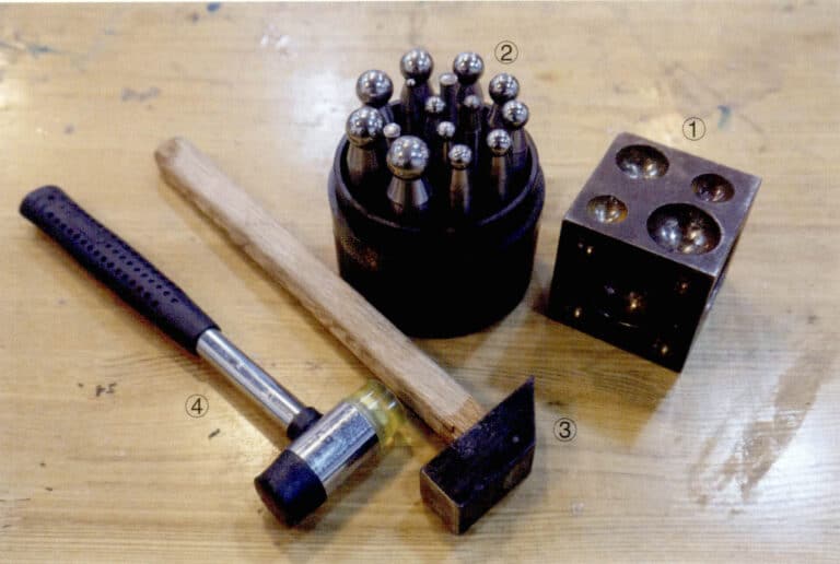 ① Разделочная колодка; ② Разделочный пуансон; ③ Квадратный молоток; ④ Резиновая киянка