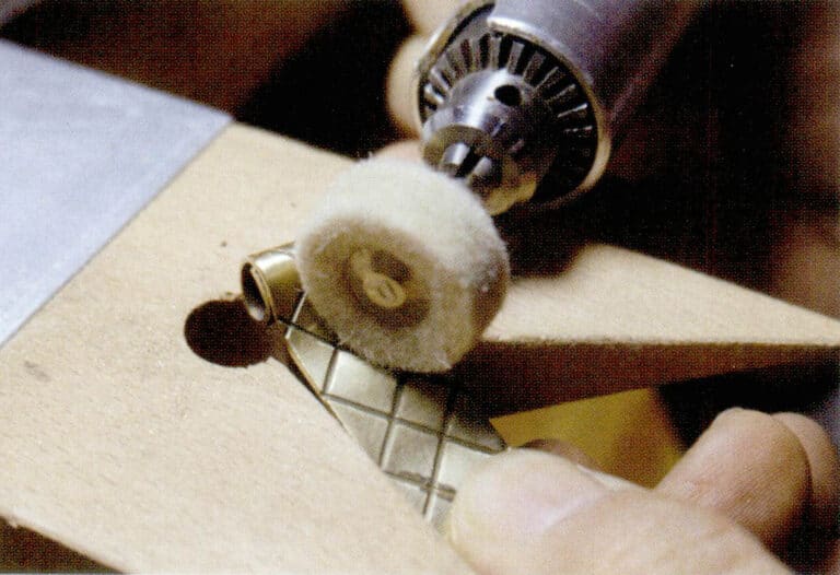 Подвесная шлифовальная машина с фетровыми валиками для полировки