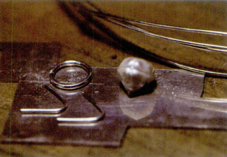 1. Materials needed: 925 silver sheets, silver wire, baroque pearls.