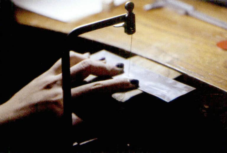 2. Cutting the board, size is 5 cm x 1.4 cm.