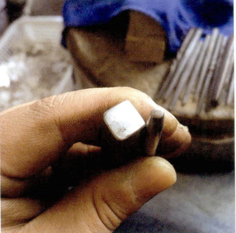 Choose the appropriate chisel