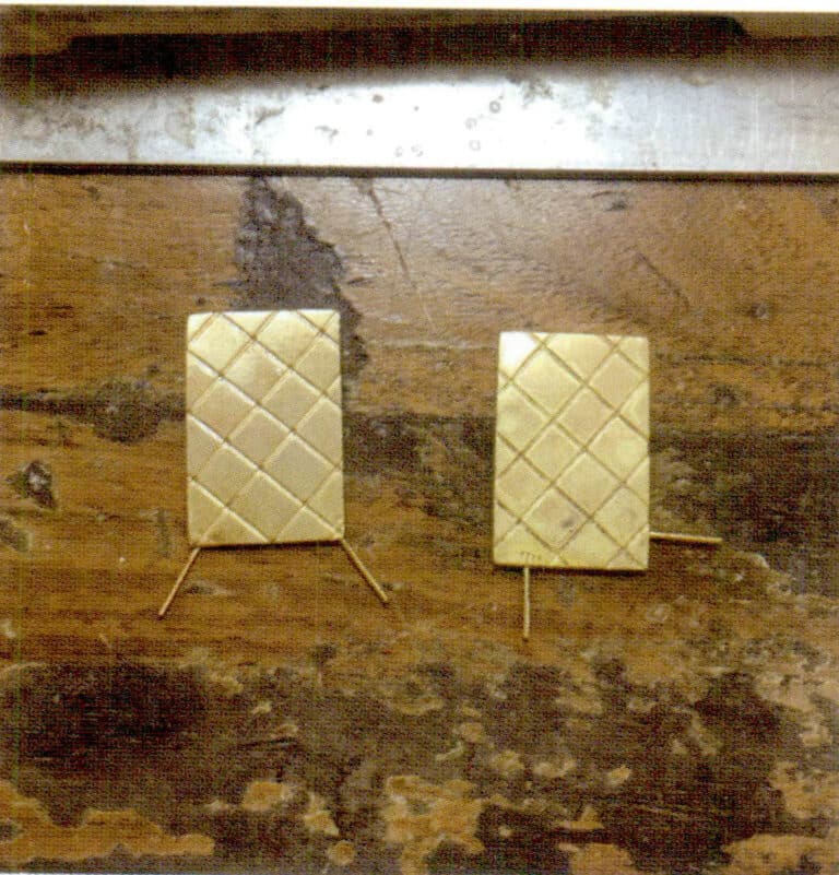 1. Place the annealed brass sheet and copper mesh into the press machine for texture creation, cut the patterned metal sheets as needed, and weld the brass pins.