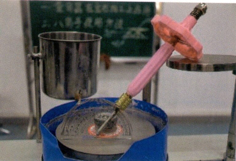 Figure 4-23 Use of a standard protractor