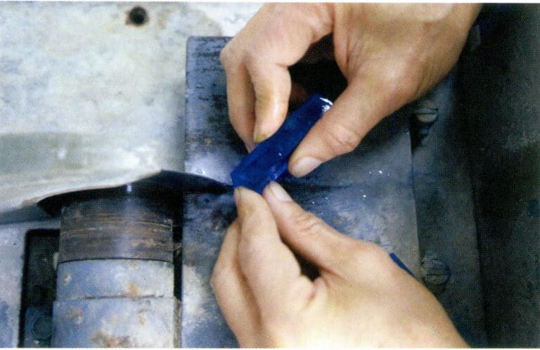 Figure 4-24 Single Blade Cutting of Gemstone