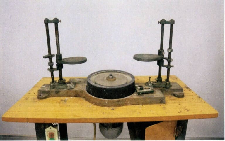 Figure 7-3 Dual Ordinary Octagonal holder-Cut Faceting Machine