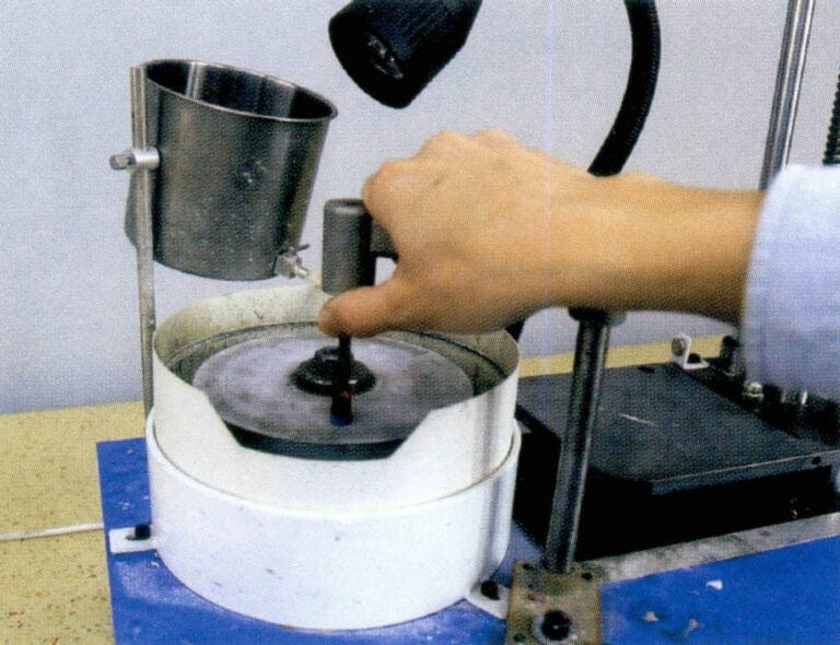 Figure 7-7 Operation demonstration of gem grinding and polishing countertop
