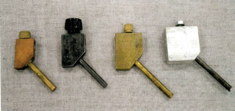 Figure 7-9 shows the 45° pressure device.