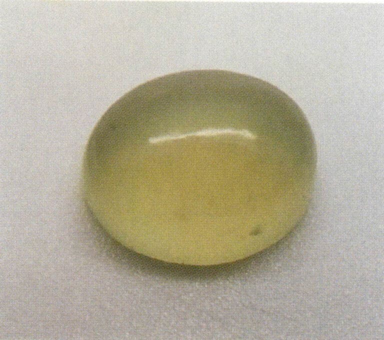 Figure 1-12 Jade is often processed into curved shapes