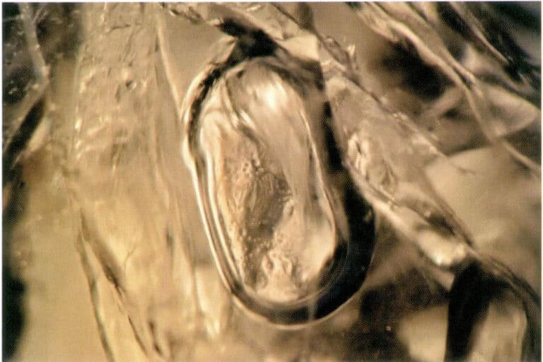Figure 1-18 Liquid inclusions in gemstones
