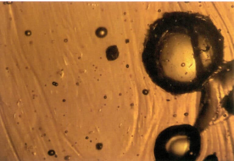 Figure 1-19 Bubbles in natural glass