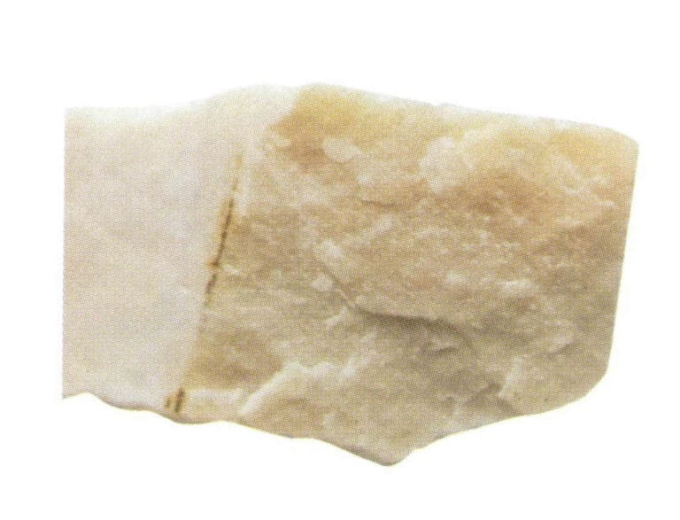 Figure 1-31 The uneven fracture of potassium feldspar