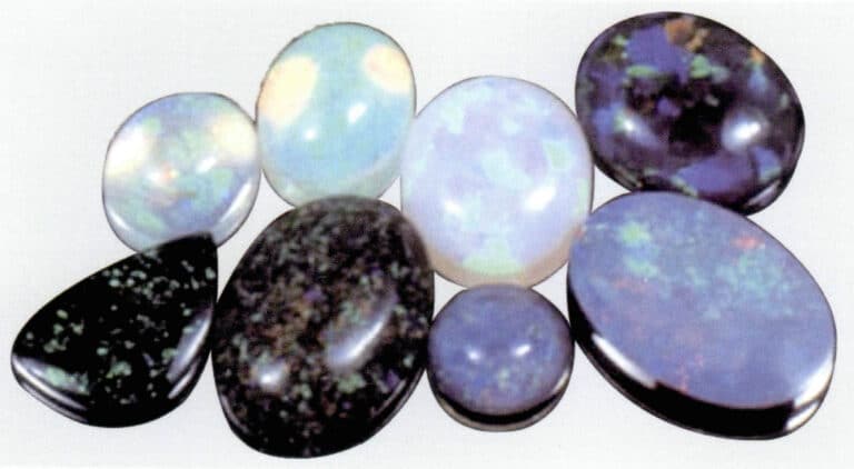 Figure 6-23 Dyed opal