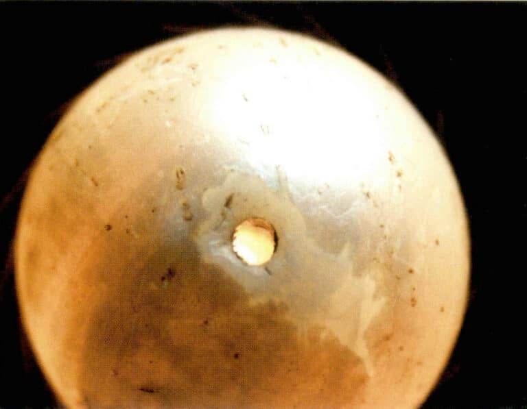 Figure 7-5 Characteristics of Glass Imitation Pearls