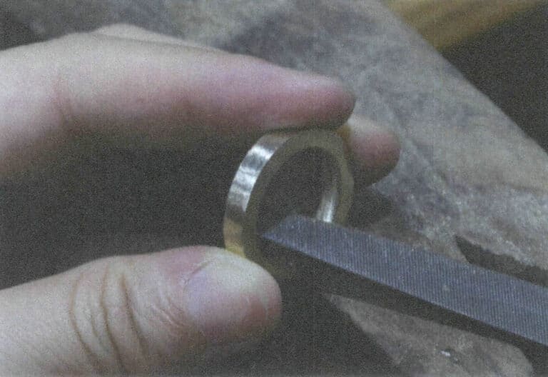 Figura 7-6 Entalhar o anel (1)