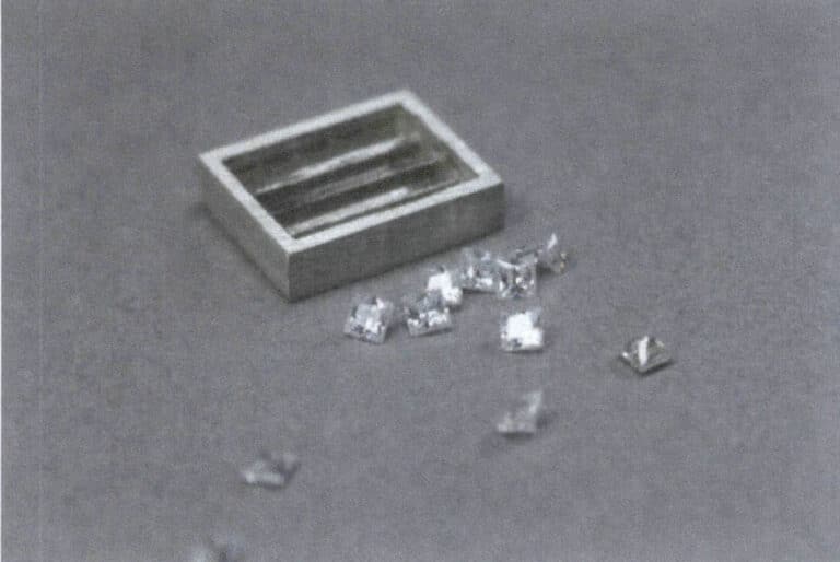 Figura 9-5 Cravação de pedras e pedras preciosas