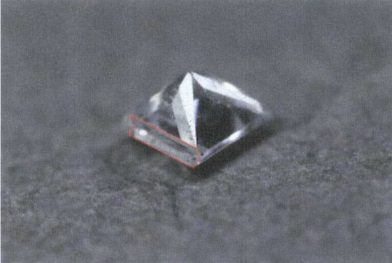 Figura 9-7 Ranhura de raspagem de pedras preciosas