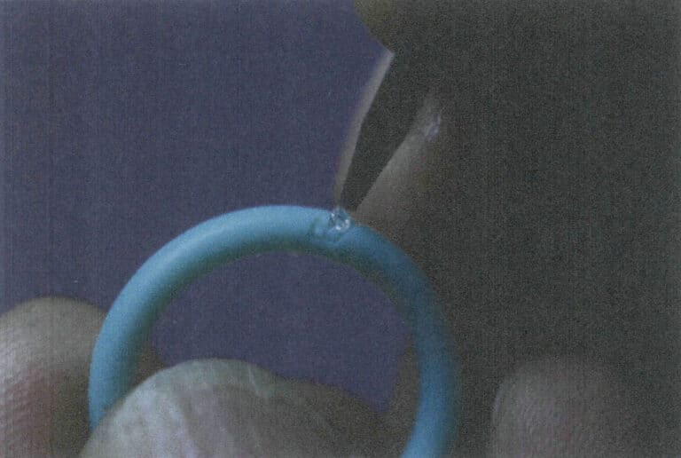 Рисунок 10-9 Установка камня