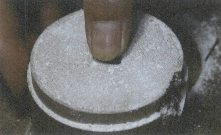 Рисунок 10-18 Прессование мастер-формы